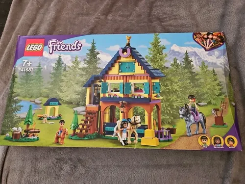 Produktbild LEGO FRIENDS: Reiterhof im Wald (41683)