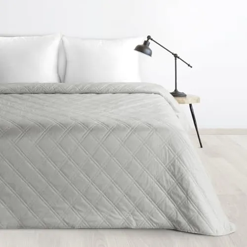 Design91 LUIZ8 Tagesdecke aus Samt - Elegante Bettdecke aus weichem Velours mit Rautenmuster, ideal für stilvolle Wohnräume. Maße: 220 cm x 240 cm, Pflegeleicht und schick.