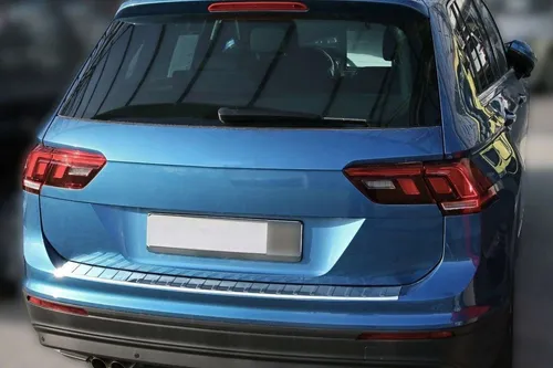 RECAMBO Ladekantenschutz für VW TIGUAN II und ALLSPACE - Abdeckblenden für Kofferraumschutz, aus rostfreiem V2A Edelstahl, bietet exklusive Optik und perfekten Schutz für Ihre Stoßstange.
