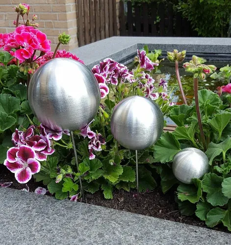 Pflanzstecker 3er Set aus Edelstahl – Wetterfeste Gartenstecker - Praktisches 3er Set mit eleganten, wetterfesten Edelstahlsteckern in Kugel-Design. Ideal zur Kennzeichnung von Pflanzen und für eine stilvolle Gartengestaltung.