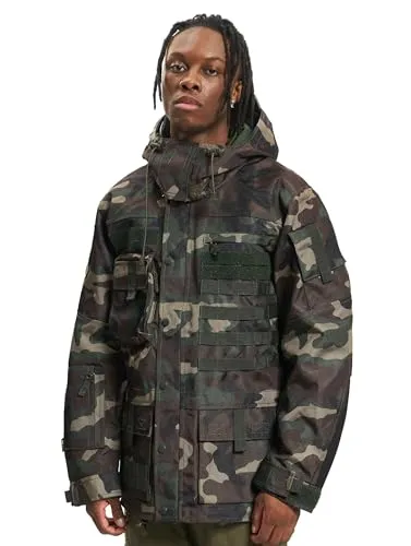 Brandit Performance Outdoorjacke darkcamo Größe L - Funktionsjacke aus wasserabweisendem 900D-Polyester, ideal für Outdoor-Aktivitäten. Mit zahlreichen Taschen und Molle-Aufnahmen für optimale Ausrüstungssicherung.