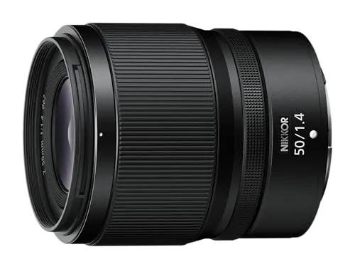 Nikon NIKKOR Z 50mm f/1.4 - Vielseitiges 50mm Vollformat-Objektiv mit f/1.4 Blende für kreative Flexibilität, ideal für Porträts und Videos. Schneller, leiser Autofokus für die perfekte Aufnahme.