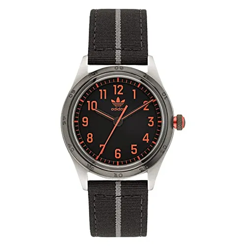 adidas Fitnessuhr AOSY22522 - Unisex Edelstahl - Armbanduhren für Herren mit 50m Wasserdichtigkeit, ideal für Schwimmen und Angeln, elegantes Design in Schwarz.