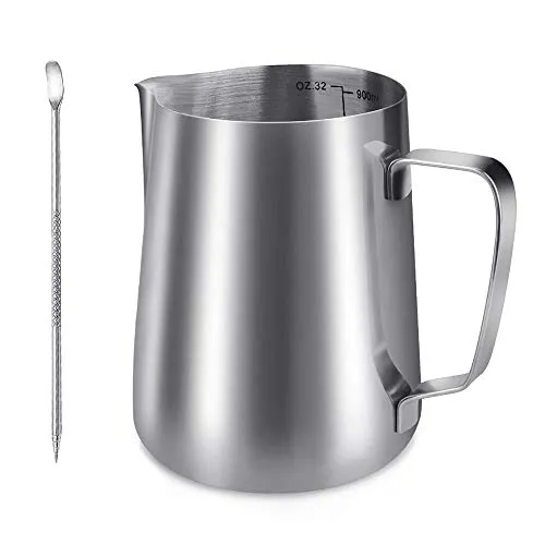 Milchkännchen, Edelstahl Aufschäumkännchen, YOCZOX Milch Aufschäumen Krug mit Stäbchen, Milch Kanne mit Skala, Milchschaumkännchen, Ideal für Espresso, Cappuccino und Latte, 1000ml, silber