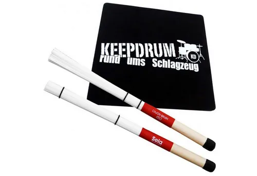 Sela Cajon Besen SE 035 mit Sitz-Pad - Cajon Besen-Set mit 180 Nylonfasern für variablen Klang und ergonomischem Ahorngriff. Inklusive keepdrum Sitzpad für optimalen Komfort beim Spielen.
