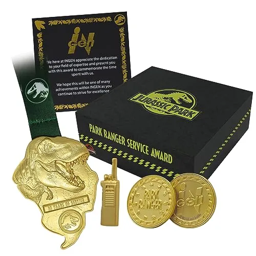 Fanattik Jurassic Park - Park Ranger - Box Collector Premium - PlayStation 4 - Exklusive Sammleredition mit 24k vergoldeten Münze, Anstecknadel und Medaille für 10 Jahre Dienst, limitiert auf 1993 Stück.