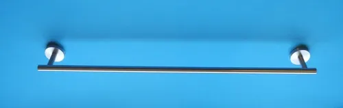 Smedbo Home Handtuchstange HS3464 - Moderner Handtuchhalter aus verchromtem Messing mit mattem Finish, ideal für stilvolle Badezimmer. Wandmontage sorgt für platzsparende Nutzung.