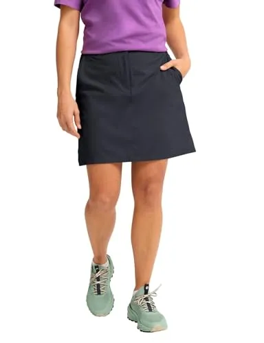 Jack Wolfskin Waimea Skort W dark navy 42 - Der Jack Wolfskin Waimea Skort W kombiniert die Leichtigkeit eines Rocks mit integrierten Shorts. Atmungsaktiv und schnelltrocknend, ideal für aktive Tage in der Stadt oder Natur. Mit praktischen Hüfttaschen und Stretchkomfort für optimale Bewegungsfreiheit.