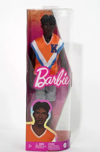 Barbie HPF79 - Ken Fashionistas-Puppe, sportlicher Pulli und Shorts, ideal für kreatives Spiel ab 3 Jahren