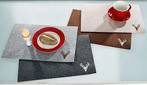 CH Trading Filz-Platzset Hirsch, rechteckig in hellgrau mit braunem Hirschkopf Bestickt als 2er Set