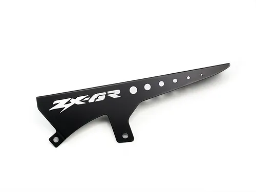 Kawasaki ZX 6R Kettenschutz Logo schwarz 2003-04 - Hochwertiger Kettenschutz aus gebürstetem Edelstahl, pulverbeschichtet für optimale Haltbarkeit. Ideal für die Kawasaki ZX 6R, sorgt für sicheren Schutz und verleiht deinem Motorrad einen sportlichen Look.