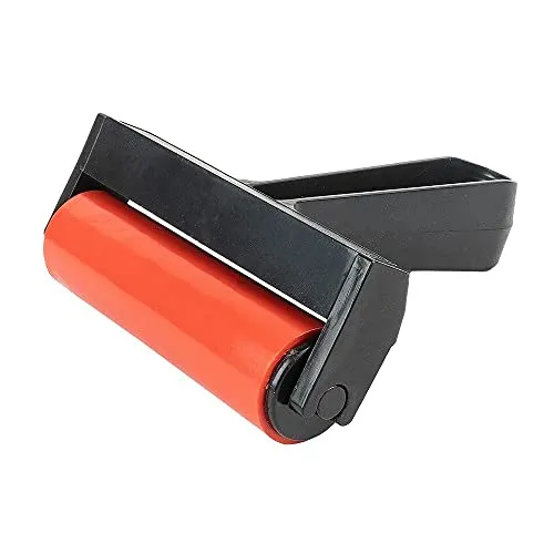 Farbrollen von Ideen mit Herz