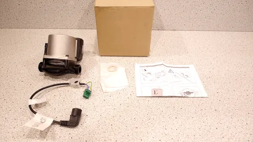 Junkers Pumpe Heizkreispumpe Grundfos UPM2 15-70 130 mm