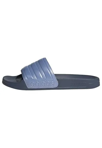 adidas Unisex Adilette Shower Slides Flipflop – Bequeme Duschsandalen - Dusch- & Badeschuhe für Herren mit regulärer Passform, synthetischem Riemen und vorgeformtem Fußbett für optimalen Komfort.