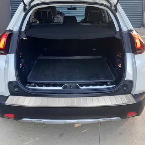 OMAC Ladekantenschutz für Peugeot 2008 (2017-2019) - Chrom Gebürstet - Abdeckblenden für Peugeot 2008, schützt die Ladefläche vor Kratzern und bietet gleichzeitig ein elegantes Design aus rostfreiem Stahl, einfach zu installieren ohne Bohren.