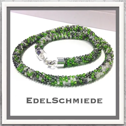 Halskette gehäkelt mit Glasperlen 925 Silber bunt - Elegante Halskette aus 925er Sterlingsilber, kunstvoll gehäkelt mit bunten Glasperlen. Ideal für jeden Anlass und ein echter Blickfang.