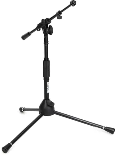 Shure Low-Profile Tripod Mic Stand - Mikrofonständer für Bass Drum und Gitarrenverstärker; mit ausziehbarem Galgen und ergonomischem Drehgriff für einfache Höhenverstellung von 508 bis 597 mm; stabil und rutschfest für besten Halt.