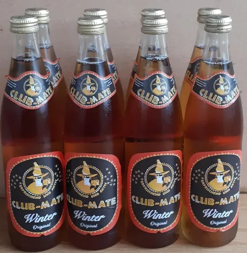 Club-Mate Beere Original - 8 Flaschen à 0,5l - Erfrischender Softdrink mit fruchtigem Beeren-Geschmack, vegan und glutenfrei. Ideal für gesellige Anlässe oder als Durstlöscher im Alltag.