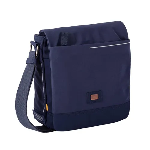 camel active City Herren Umhängetasche - Mittelgroß Blau - Messenger-Bag aus recyceltem Nylon, ideal für den urbanen Alltag mit praktischem Überschlag, vielseitigen Fächern und verstellbarem Schulterriemen für individuellen Tragekomfort.