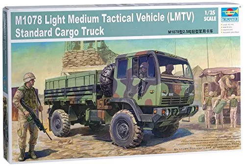Trumpeter 01004 M1078 LMTV Standard Cargo Truck Modellbausatz - Lastwagen-Modellbausatz mit Hunderte von Teilen, ideal für Modellbau-Enthusiasten. Inklusive Foto-Gravierelemente für detailgetreue Ergebnisse.