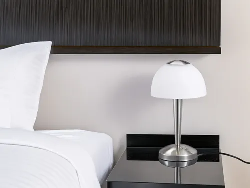 Trio Leuchten LED-Tischleuchte in Nickel matt - Moderne Tischleuchte mit Touche-Dimmer, 3 Helligkeitsstufen und energiesparender 5W LED für warmweißes Licht. Ideal für stimmungsvolle Beleuchtung.