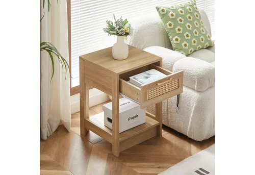 Okwish Nachttisch Hellbraun mit Rattanfront - Moderner Nachttisch aus Holzwerkstoff mit dekorativer Rattanfront. Ideal für Schlafzimmer oder Wohnzimmer, bietet er mit einer Schublade praktischen Stauraum und fügt sich harmonisch in jedes Raumkonzept ein.