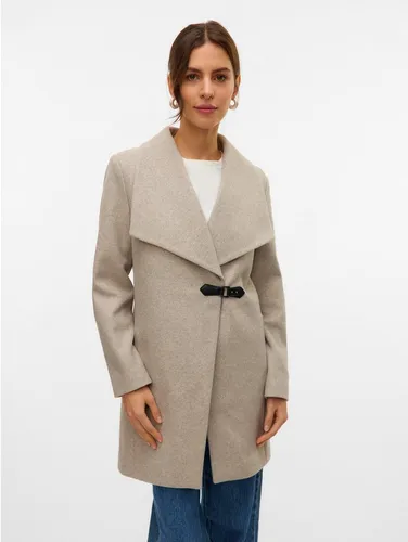 Vero Moda Kurzmantel VMPOP NATTIE COAT GA BOO braun M (38) - Modischer Kurzmantel in braun mit Spitzkragen und V-Ausschnitt. Der pflegeleichte Stoff bietet hohen Tragekomfort und eignet sich ideal für den täglichen Einsatz.