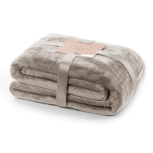 DecoKing Kuscheldecke 150x200 cm Cappuccino Decke Microfaser Tagesdecke Fleece weich sanft kuschelig beige Mic