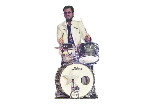Dekofigur Ringo Starr Drumming - Pappaufsteller 78x162 cm - Stilvoller Pappaufsteller von Ringo Starr für Fans und Sammler. Ideal als Blickfang für Partys oder als Deko in deinem Raum.