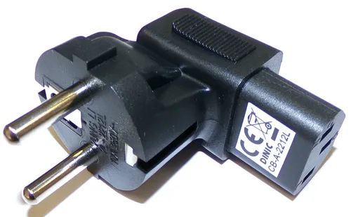Winkeladapter, Kaltgerätestecker auf Schutzkontakt, C13 auf CEE 7/7, D51