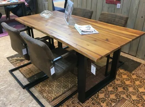 Esstisch Tisch Baumkante 120x80cm Akazie cognac - Tische & Stehtische - Individueller Esstisch aus Akazienholz mit einzigartiger Baumkante, ideal für ein rustikales Ambiente.