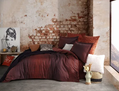 Satin King Bettwäsche Set 240x220 cm in Bordeauxrot - Hochwertiges Bettwäsche-Set aus 100% Baumwollsatin, ideal für einen stilvollen Schlafbereich. Maschinenwaschbar bei 30 °C für einfache Pflege.