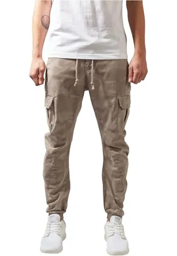 Urban Classics Herren Camo Cargo Jogging Pants - Sand Camo, Gr. W28 - Moderne Cargo-Jogginghose für Männer mit praktischen Außentaschen, elastischem Bund und Kordelzug für optimalen Tragekomfort im Alltag.