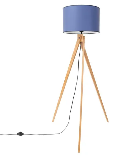 Stehlampe Dreibein 140 cm in Blau Natur – E27 Stehleuchte für Wohnzimmer - Stilvolle Dreibein-Stehlampe aus Holz und Stoff in Marineblau. Praktischer Fußschalter und individuelles Licht durch wählbare E27-Leuchtmittel. Ideal für ein gemütliches Ambiente im Wohnzimmer oder Schlafzimmer.