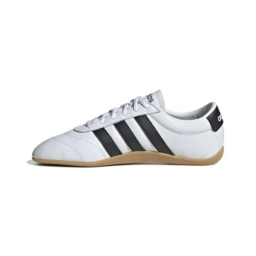 adidas Sportswear Sneaker im Superstar Design - Größe 41 1/3 EU - Sneaker in Cloud White/Core Black/Gum 3, sportliches Design inspiriert vom legendären adidas Superstar, aus hochwertigem Leder und Synthetik für optimalen Tragekomfort.