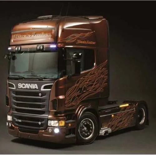 Italeri 3897 Scania R730 V8 Black Amber Truckmodell Bausatz 1:24 - Modellfahrzeuge – Hochwertiger Bausatz des Scania R730 mit exklusiver Metallic-Lackierung und umfangreichem Zubehör für detailverliebte Modellbauer.