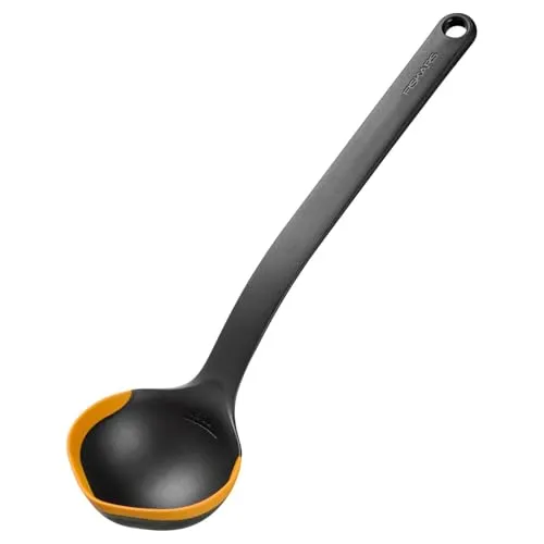 Fiskars Functional Form Suppenkelle, Schöpfkelle mit Silikonkanten und Messskala, Hitzebeständig, Länge 36,2 cm, Kunststoff/Silikon, Schwarz/Orange, 1079965