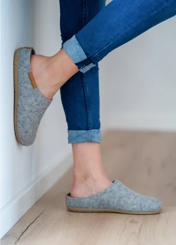 Beck Ellen Filz-Clog - Klassischer Filz-Clog aus Schurwolle mit rutschfester Gummisohle. Ideal für gemütliche Stunden, bietet bewährte Passform und hohe Beck-Qualität, hergestellt in der EU.