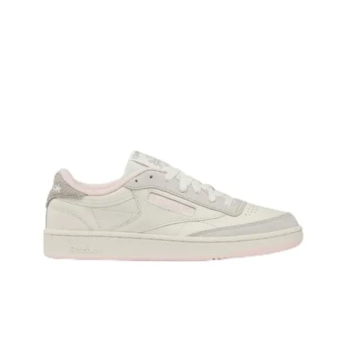 Reebok Classic CLUB C 85 Trainingsschuh 38,5 EU – Sportlich und stylisch - Der Reebok Classic CLUB C 85 in Größe 38,5 überzeugt durch atmungsaktives Material und eine flexible Gummisohle. Ideal für Fitness und Freizeit, bietet er hohen Tragekomfort und zeitlosen Stil.