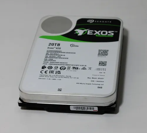 Seagate Exos X20 20TB - Hochleistungs-Festplatte - Festplatte mit 20 TB, intern und SAS 12Gb/s, ideal für datenintensive Anwendungen mit 7200 rpm und 256 MB Puffer.