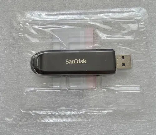SANDISK Extreme PRO® USB-A Flash-Laufwerk 512 GB - USB-Stick mit 1000 MB/s Lesegeschwindigkeit, ideal für schnelle Datenübertragungen und intensiven Einsatz, perfekt für Berufstätige unterwegs.