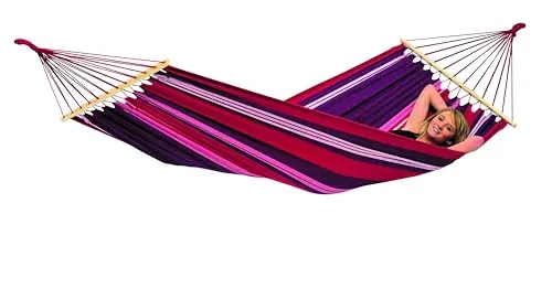 AMAZONAS Hängematte Aruba wetterfest und UV-beständig 210 x 120cm bis 180kg (Fuego) - Genießen Sie mit der AMAZONAS ARUBA Hängematte entspannte Momente im Freien. Das wetterfeste Material schützt vor Regen, während die großzügige Liegefläche und der weiche Baumwollanteil höchsten Komfort bieten. Ideal für Garten und Reisen.