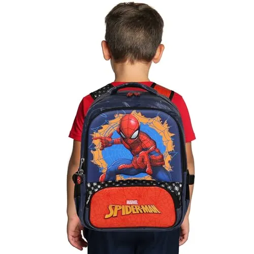 MARVEL Spider Man Schulrucksack - Verstärkter Rucksack für Jungen - Schulranzen mit dynamischem Spider-Man-Motiv, ideal für kleine Superhelden-Fans. Bequeme, verstellbare Gurte und praktische Seitentaschen für Getränke.