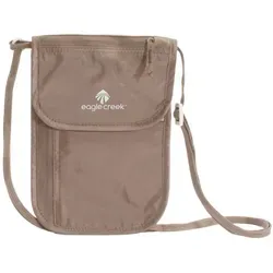 Eagle Creek Undercover Neck Wallet DLX - STK - khaki - Handtaschen – Der Undercover™ Neck Wallet DLX von Eagle Creek bietet sicheren Schutz für Reisedokumente mit atmungsaktivem Rückenteil und idealer Organisation für internationale Reisen.