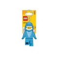 Produktbild: Lego Iconic Shark Suit Guy Schlüsselanhänger mit LED-Taschenlampe Spielzeuggeschenke für Kinder - 76 mm große Figur (KE23H) - 2 CR2025 Batterien enthalten