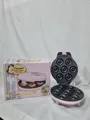 Produktbild: Bestron Donut Maker, Mini-Donut Maker für 7 kleine Donuts, Retro Design, Rosa