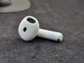 Produktbild: Apple AirPods 4 (ANC) –A3056 Nur linke Ohrhörer-Ersatzteil