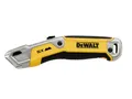 Produktbild: DeWALT Einziehbares Universalmesser aus gegossener Metalllegierung, ergonomisch geformter Griff enthält ein wasserdichtes Fach für fünf zusätzliche Klingen. Es gibt auch ein Loch für Umhängeband,