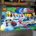 Produktbild: Lego City  60268 Adventskalender 2020 24 Gifts Außenpappe eingerissen