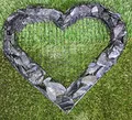 Produktbild: Gartenwelt Riegelsberger Herz Gitter mit kleinen Schiefer Steinen für Allerheiligen Grabschmuck Grabgestaltung Grabdeko Pflanzschale